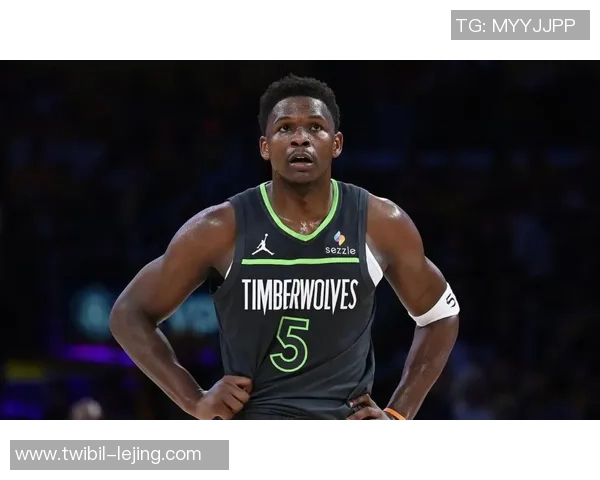 森林狼官宣：爱德华兹右腿筋严重伤退 仅打3分钟得到5分